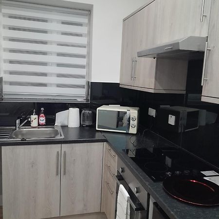 Jj Serviced Apartment - Close To Tube Station & Near Central London & Wembley Northolt  Buitenkant foto