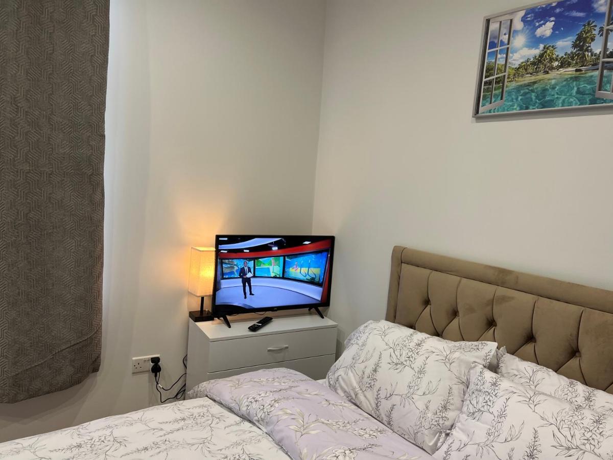 Jj Serviced Apartment - Close To Tube Station & Near Central London & Wembley Northolt  Buitenkant foto