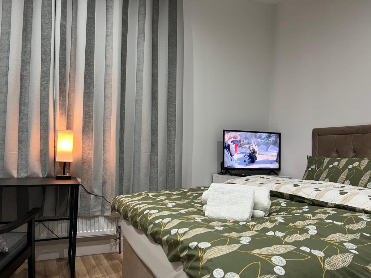 Jj Serviced Apartment - Close To Tube Station & Near Central London & Wembley Northolt  Buitenkant foto