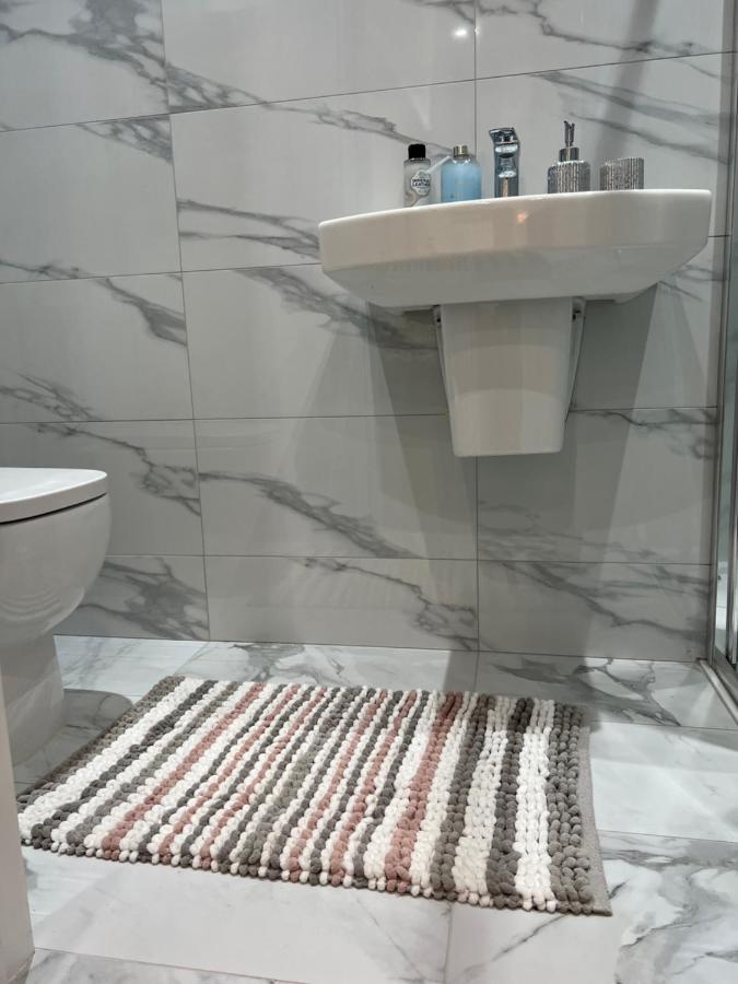 Jj Serviced Apartment - Close To Tube Station & Near Central London & Wembley Northolt  Buitenkant foto