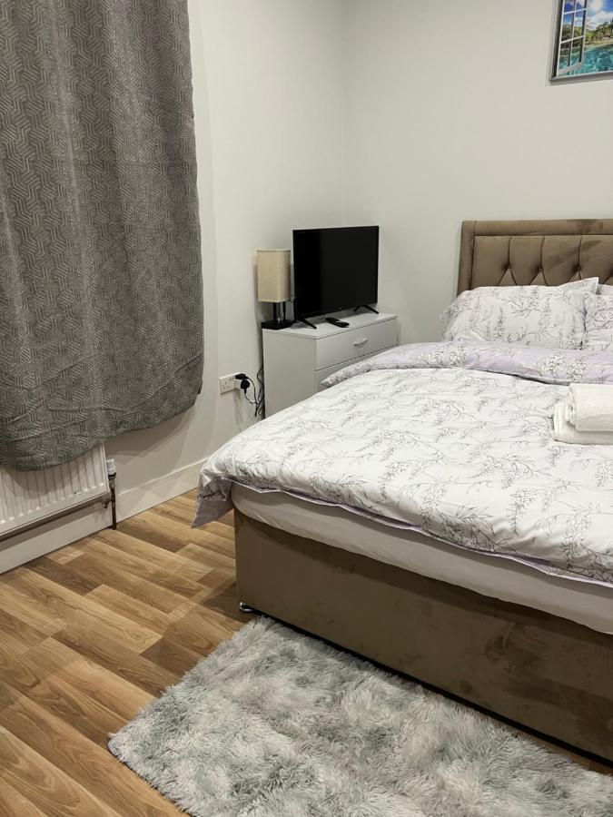 Jj Serviced Apartment - Close To Tube Station & Near Central London & Wembley Northolt  Buitenkant foto