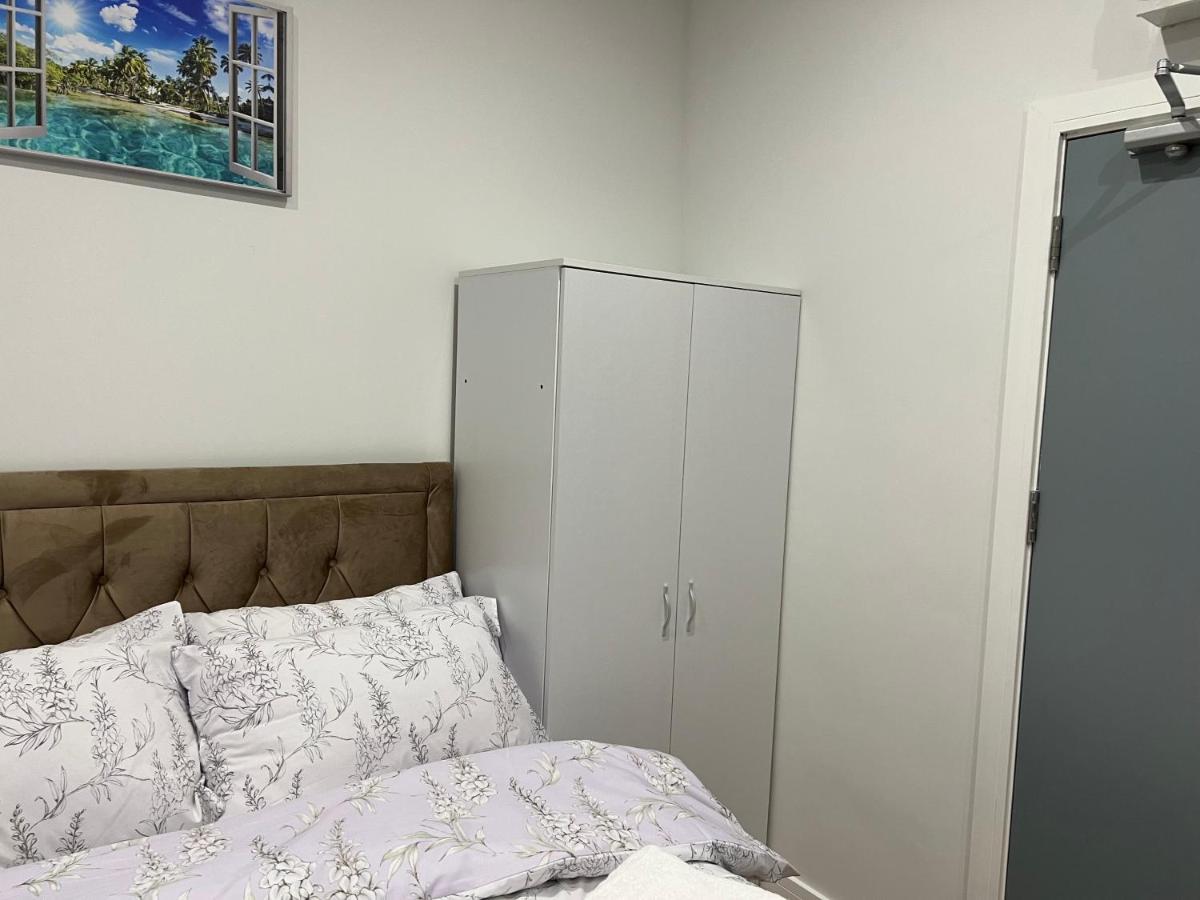 Jj Serviced Apartment - Close To Tube Station & Near Central London & Wembley Northolt  Buitenkant foto
